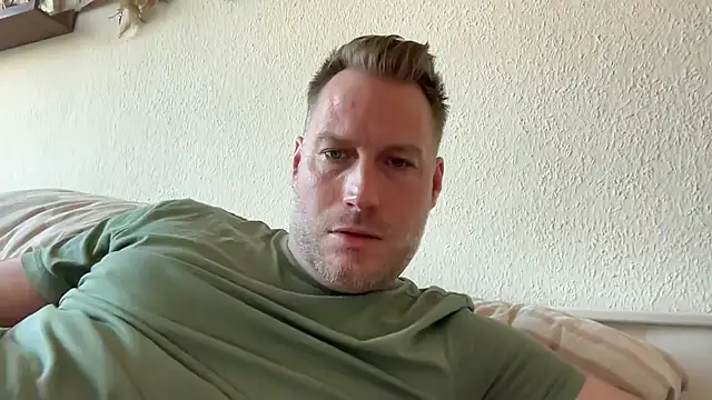 Christian87xxx online show from April 25, 2026, 4:37 pm