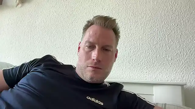 Christian87xxx online show from May 3, 2026, 10:43 am