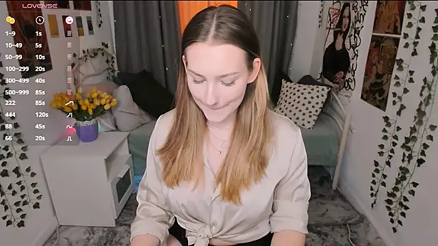 MaryWaddell online show from March 14, 2025, 9:32 pm