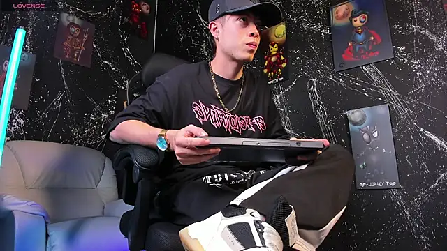 Snapshot of marcuscollins1_ chatting on February 6, 2025, 2:58 pm marcuscollins1 online show from February 6, 2025, 2:58 pm