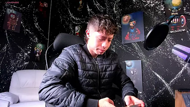 Snapshot of marcuscollins1_ chatting on February 24, 2025, 2:15 pm marcuscollins1 online show from February 24, 2025, 2:15 pm