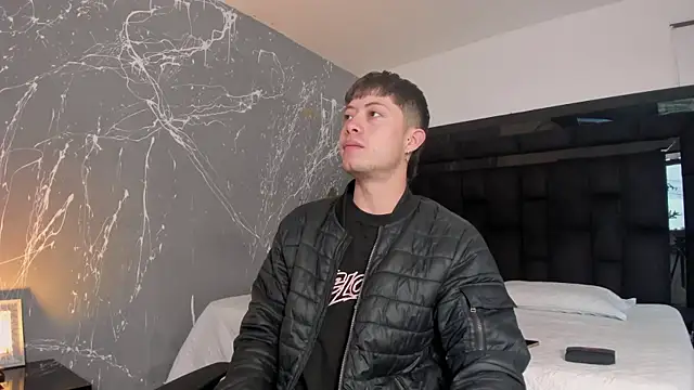 Snapshot of marcuscollins1_ chatting on October 21, 2025, 12:39 pm marcuscollins1 online show from October 21, 2025, 12:39 pm