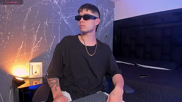 Snapshot of marcuscollins1_ chatting on October 27, 2025, 1:04 pm marcuscollins1 online show from October 27, 2025, 1:04 pm