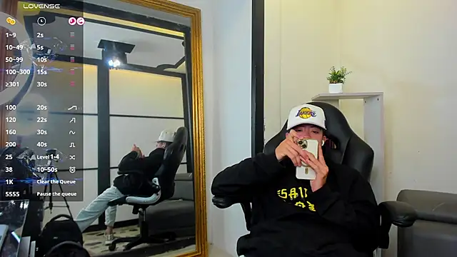 Snapshot of marcuscollins1_ chatting on November 13, 2025, 3:33 pm marcuscollins1 online show from November 13, 2025, 3:33 pm