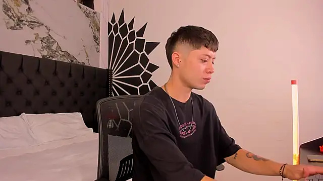 marcuscollins1  online show from April 3, 2026, 1:31 pm