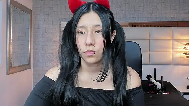 Nohemi louse online show from October 14, 2025, 7:14 pm