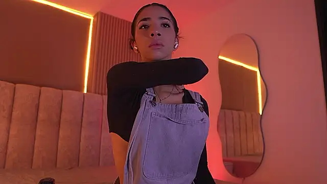 sara lopee1 online show from February 26, 2026, 11:53 am