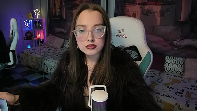 kaisajenner online show from February 19, 2025, 4:44 pm