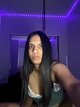 Snapshot of Liyah_19 chatting on November 16, 2025, 6:30 am Liyah 19 online show from November 16, 2025, 6:30 am