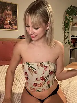 rileylovesyou online show from February 17, 2025, 2:53 am