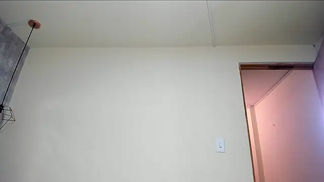 Snapshot of Raichell_ chatting on March 6, 2025, 3:24 am Raichell online show from March 6, 2025, 3:24 am