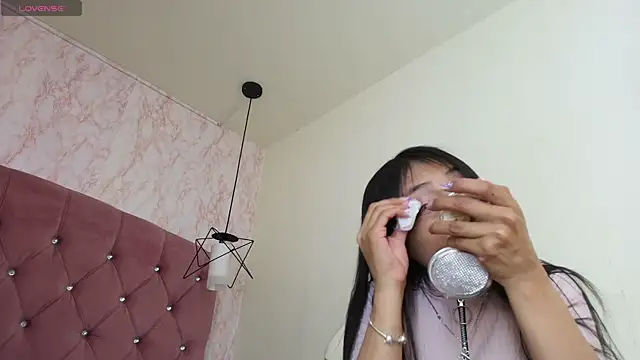 Snapshot of Raichell_ chatting on October 28, 2025, 4:05 am Raichell online show from October 28, 2025, 4:05 am