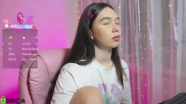 Snapshot of Arianahot777 chatting on November 7, 2025, 10:10 pm Arianahot777 online show from November 7, 2025, 10:10 pm