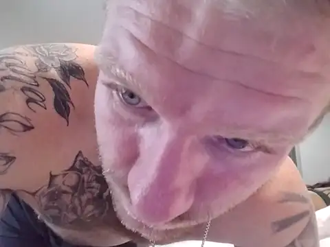 ohyeaitsme444 online show from November 6, 2025, 11:15 pm