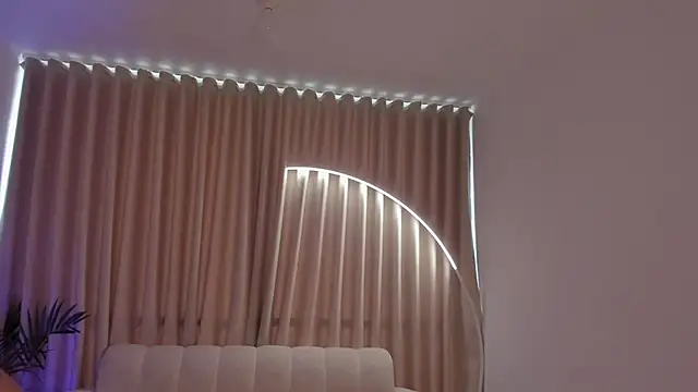 leahaltomm online show from September 21, 2025, 7:59 pm