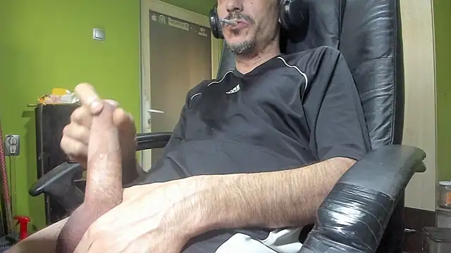 BigCumShoot online show from April 15, 2026, 5:03 am