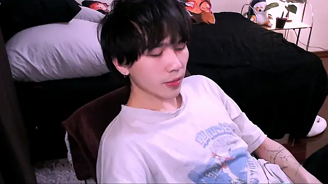 Snapshot of rennnuts chatting on November 19, 2025, 3:01 pm rennnuts online show from November 19, 2025, 3:01 pm