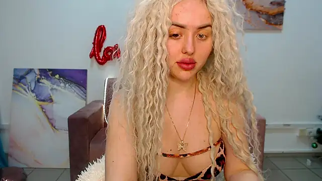 Snapshot of MissisCaty chatting on February 9, 2025, 2:17 am MissisCaty online show from February 9, 2025, 2:17 am