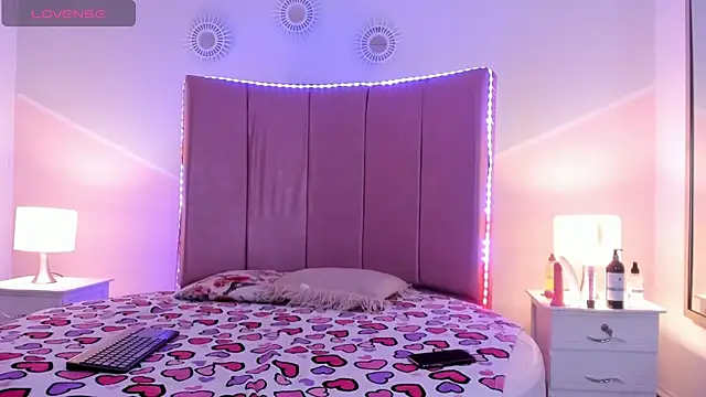  Emma whiitee  online show from March 7, 2025, 12:23 pm