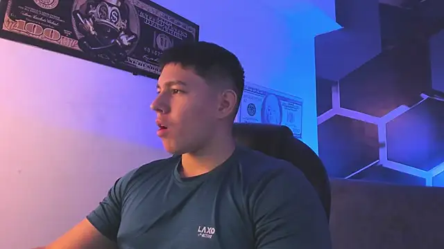 JamesCr  online show from September 13, 2025, 2:55 am