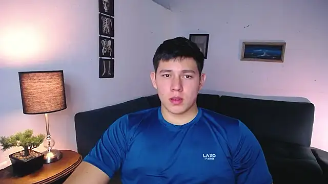 Snapshot of JamesCr_ chatting on February 4, 2026, 2:28 am JamesCr online show from February 4, 2026, 2:28 am