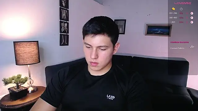 Snapshot of JamesCr_ chatting on February 8, 2026, 12:14 am JamesCr online show from February 8, 2026, 12:14 am