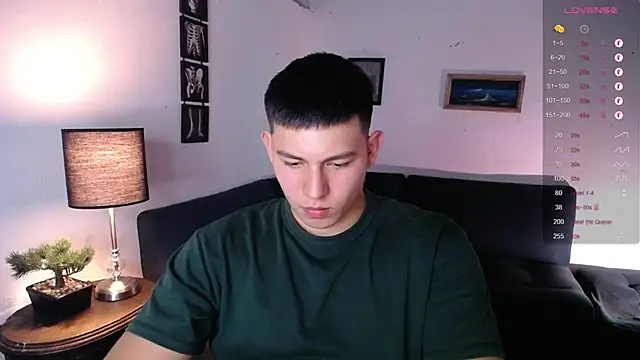 Snapshot of JamesCr_ chatting on February 11, 2026, 12:48 am JamesCr online show from February 11, 2026, 12:48 am