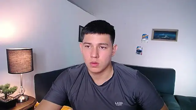 Snapshot of JamesCr_ chatting on February 17, 2026, 1:35 am JamesCr online show from February 17, 2026, 1:35 am