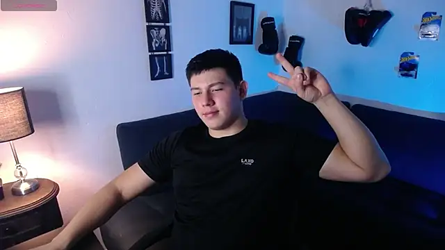 Snapshot of JamesCr_ chatting on February 28, 2026, 12:11 am JamesCr online show from February 28, 2026, 12:11 am