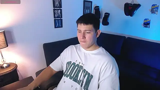 Snapshot of JamesCr_ chatting on March 1, 2026, 1:07 am JamesCr online show from March 1, 2026, 1:07 am