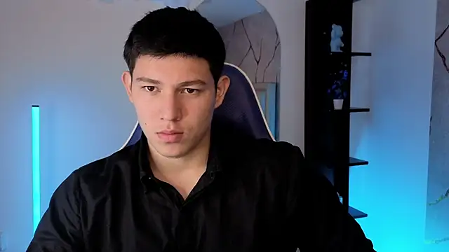 Snapshot of JamesCr_ chatting on May 26, 2026, 12:23 pm JamesCr online show from May 26, 2026, 12:23 pm