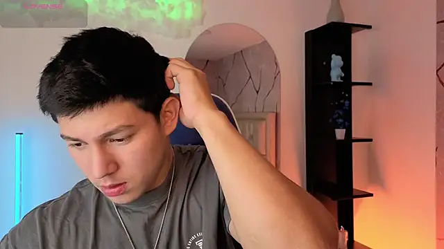 Snapshot of JamesCr_ chatting on May 28, 2026, 12:13 pm JamesCr online show from May 28, 2026, 12:13 pm