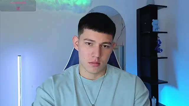 Snapshot of JamesCr_ chatting on June 5, 2026, 12:22 pm JamesCr online show from June 5, 2026, 12:22 pm