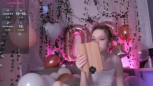 Snapshot of Kellybbface chatting on December 1, 2025, 5:23 am Kellybbface online show from December 1, 2025, 5:23 am