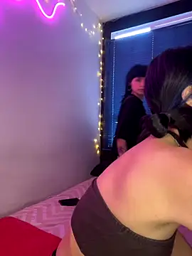 Snapshot of mavimist__ chatting on November 16, 2025, 9:31 pm mavimist online show from November 16, 2025, 9:31 pm