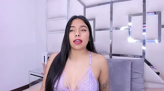 ZoeWan69 online show from February 3, 2025, 6:39 pm