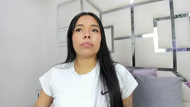 ZoeWan69 online show from May 25, 2026, 12:44 pm