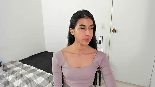 Snapshot of Mazikeen__18 chatting on March 27, 2026, 1:44 pm Mazikeen 18 online show from March 27, 2026, 1:44 pm