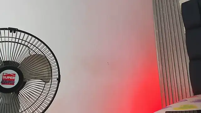 Ashlyaurora online show from November 6, 2025, 3:51 am