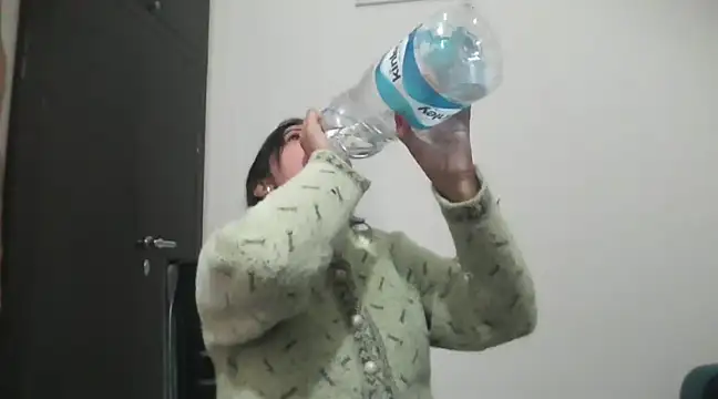 Queen Couple online show from February 6, 2025, 11:43 am