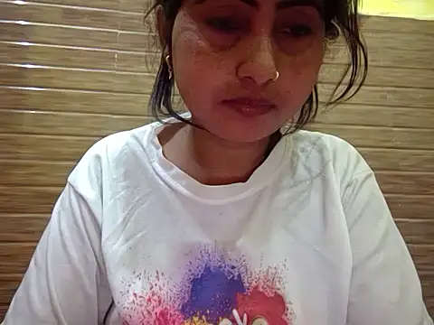 Queen Couple online show from March 9, 2025, 6:43 pm