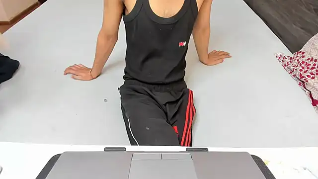 Queen Couple online show from March 1, 2026, 5:53 am