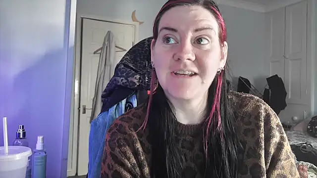 AureliaXOX online show from November 25, 2025, 10:04 am