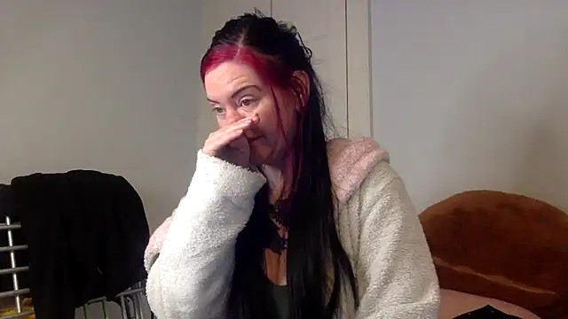 AureliaXOX online show from February 8, 2026, 11:24 am