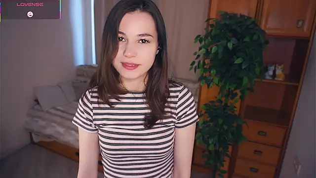 Snapshot of EleneBrach chatting on September 15, 2025, 6:13 am EleneBrach online show from September 15, 2025, 6:13 am