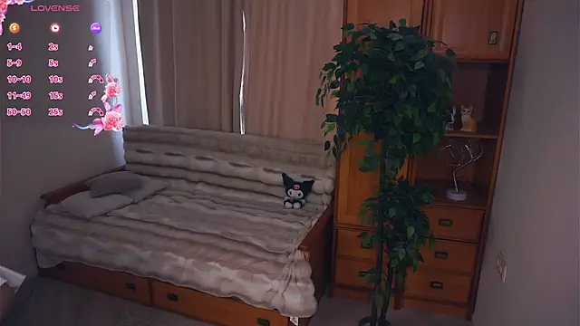 Snapshot of EleneBrach chatting on October 3, 2025, 7:49 am EleneBrach online show from October 3, 2025, 7:49 am