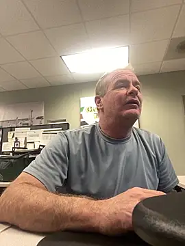 Snapshot of hintly chatting on December 22, 2025, 8:28 pm hintly online show from December 22, 2025, 8:28 pm