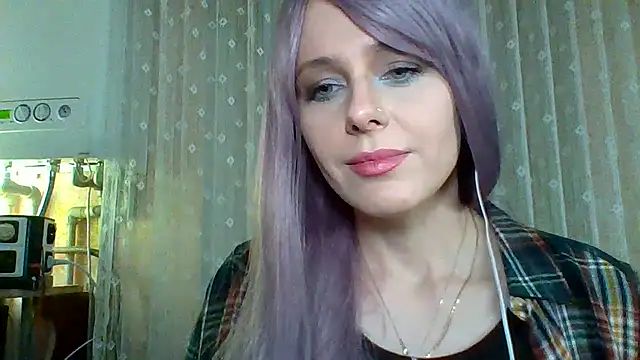 Snapshot of LuminousLady chatting on February 16, 2025, 10:32 pm LuminousLady online show from February 16, 2025, 10:32 pm