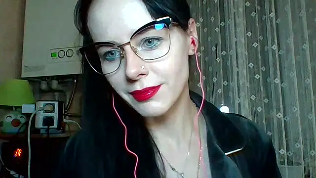 Snapshot of LuminousLady chatting on March 21, 2025, 7:13 pm LuminousLady online show from March 21, 2025, 7:13 pm