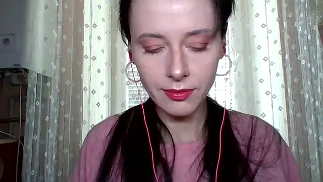 Snapshot of LuminousLady chatting on September 9, 2025, 7:30 am LuminousLady online show from September 9, 2025, 7:30 am